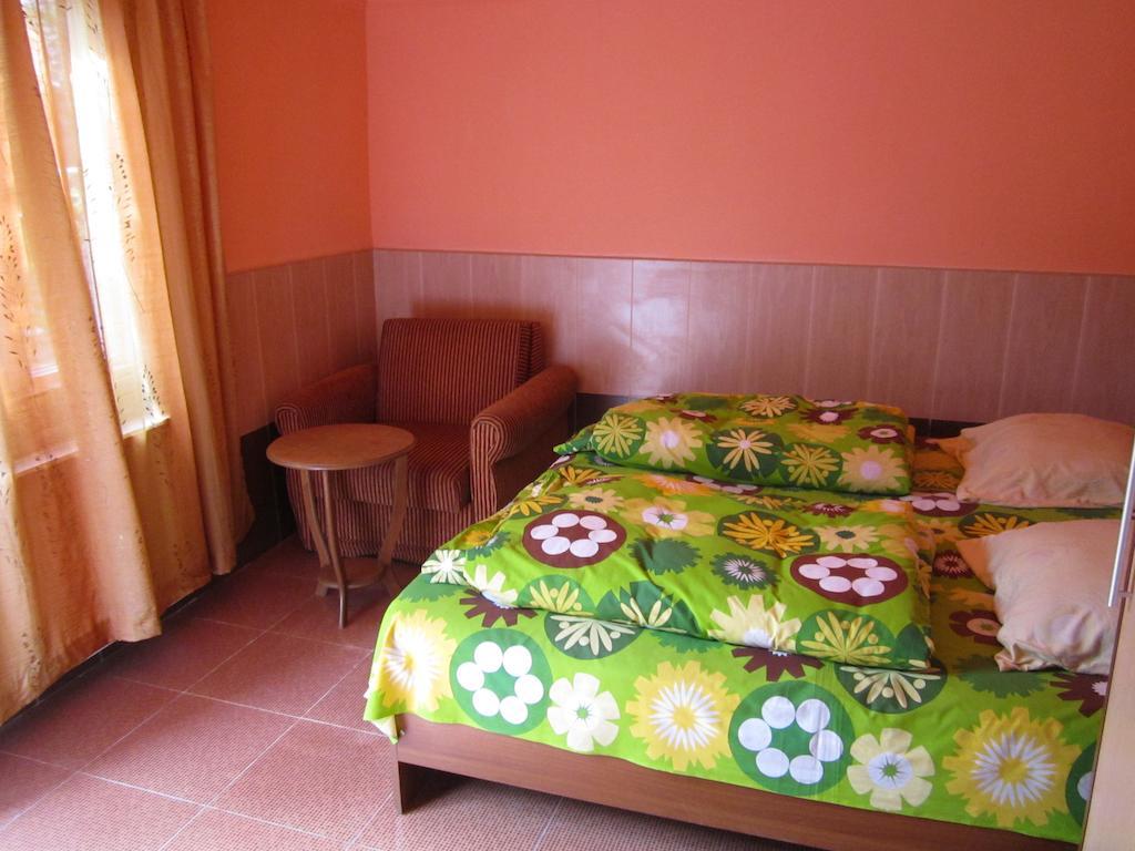 Guesthouse 97 In Batumi Batoemi Kamer foto