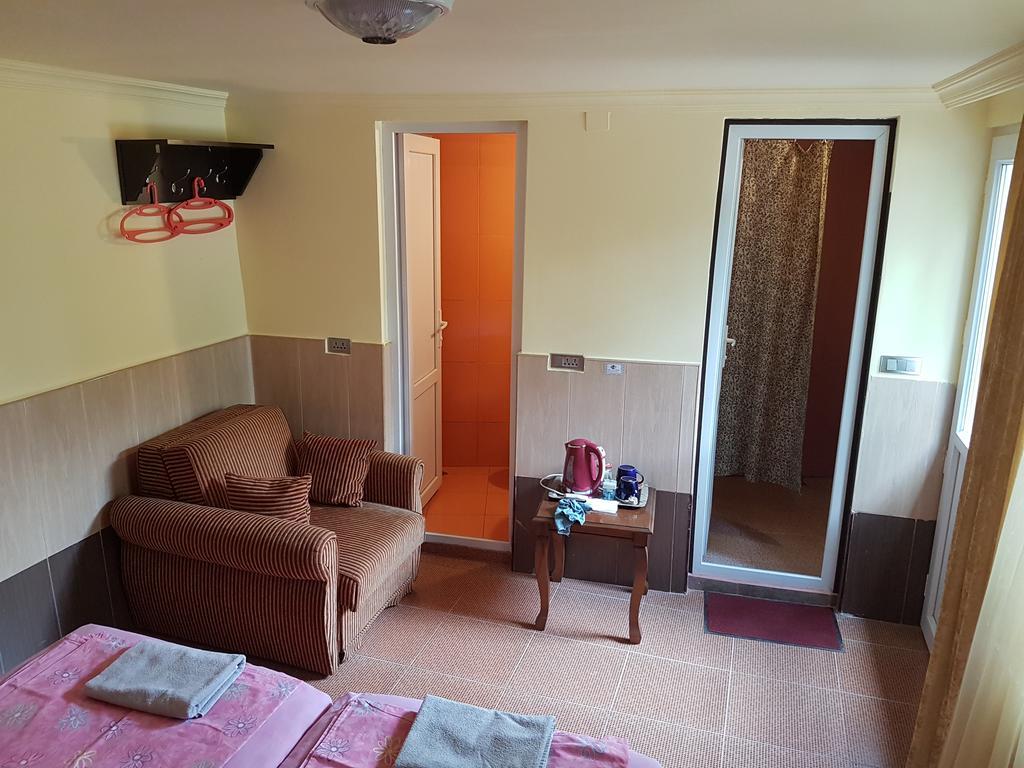 Guesthouse 97 In Batumi Batoemi Buitenkant foto