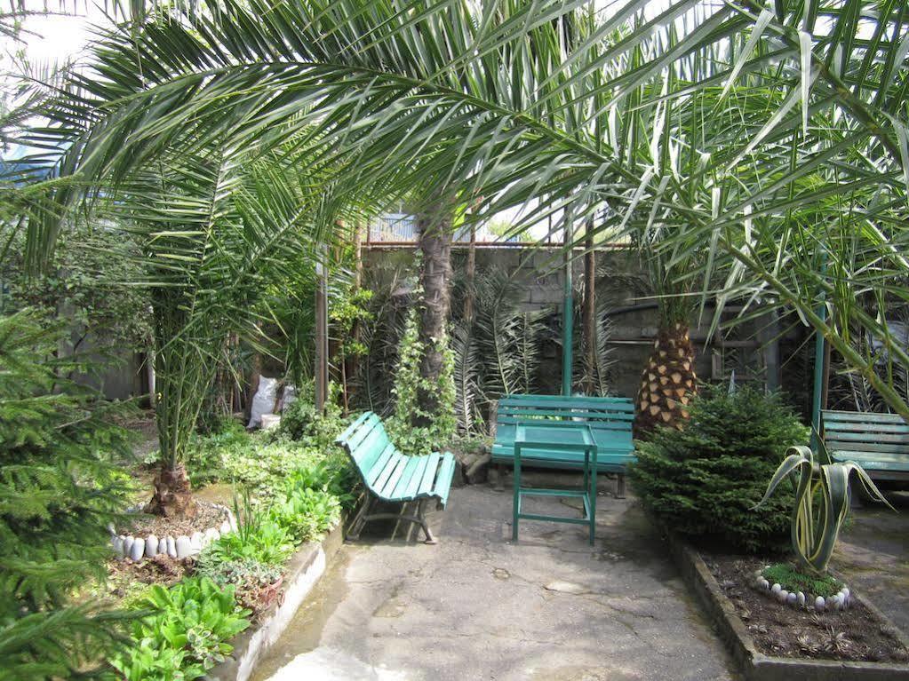 Guesthouse 97 In Batumi Batoemi Buitenkant foto